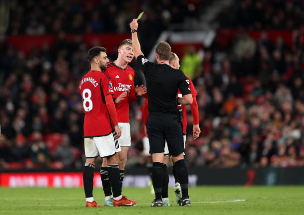 欧冠新赛季用球设计解析：星形图案与荧光黄的完美结合