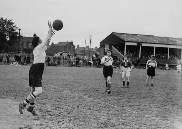 欧冠小组赛积分榜：死亡之组形势胶着，两大豪门命悬一线！