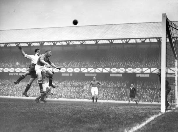 齐达内为何被誉为中场大师？揭秘他的足球智慧