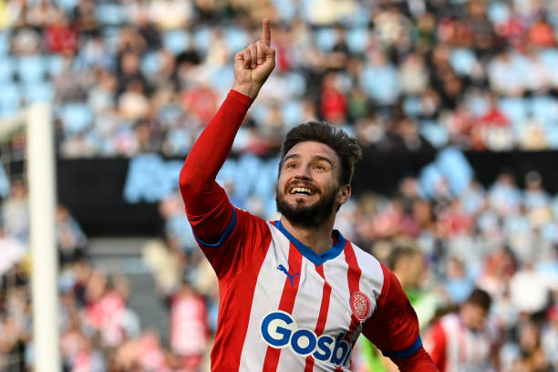 七人制足球门的高度和宽度如何测量？