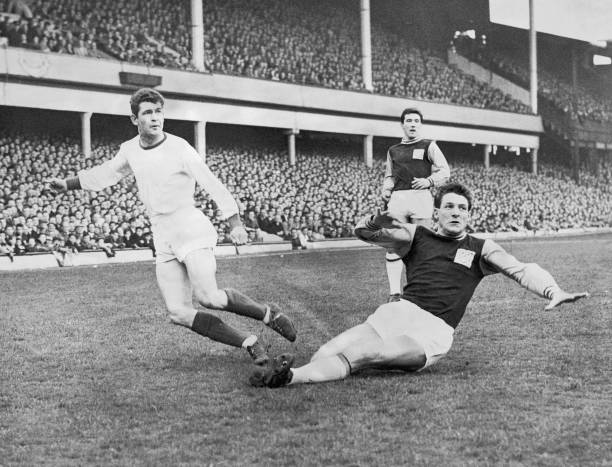 边路传中高效打法：盘点3大经典阵型及实战应用