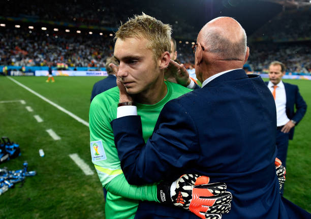 欧冠小组赛：巴萨对阵本菲卡，哈维战术部署成关键