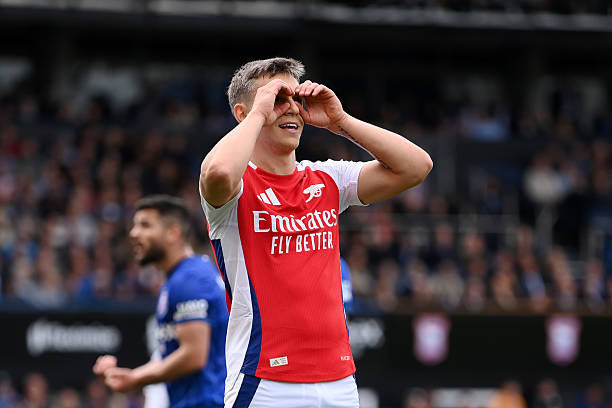 卡卡最著名的球衣号码盘点：哪个数字成就了他的巅峰？