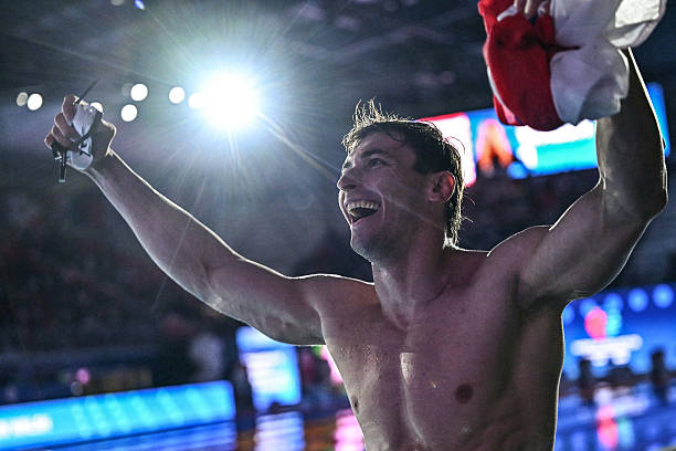 男子游泳比赛回放：从预赛到决赛的全程精彩