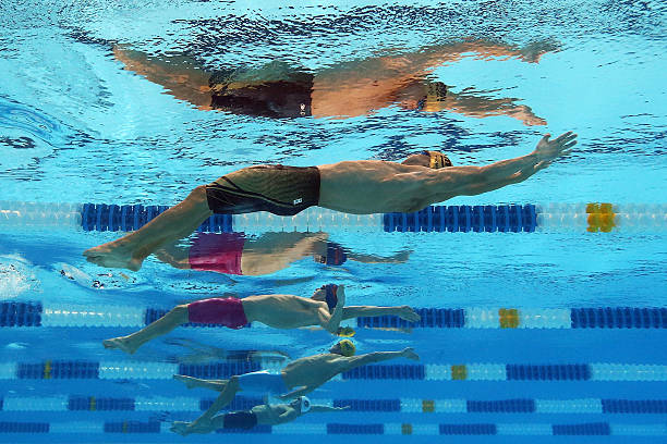 躺着就能游！十分钟轻松掌握仰泳入门技巧（完整视频