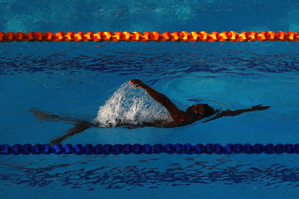 自由泳手部配合呼吸的协调技巧