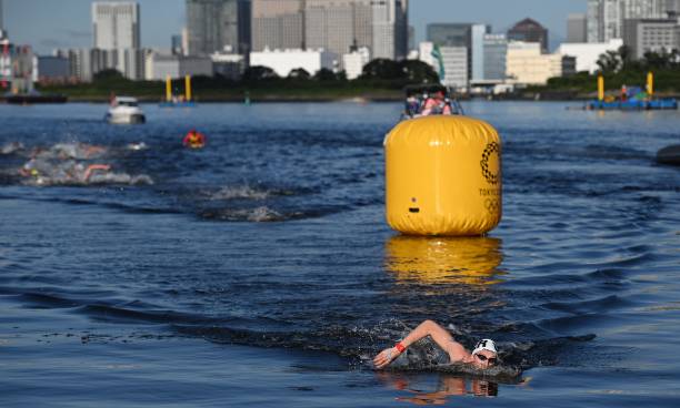 夏日清凉来袭：现代游泳馆设计展