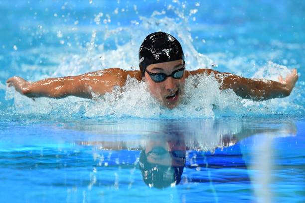 游泳转身动作分解教学：提高比赛成绩的关键技巧