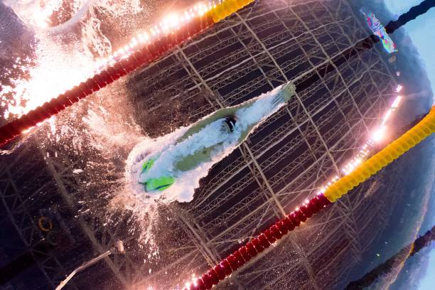 游泳参考图详解：蛙泳动作分解与练习方法