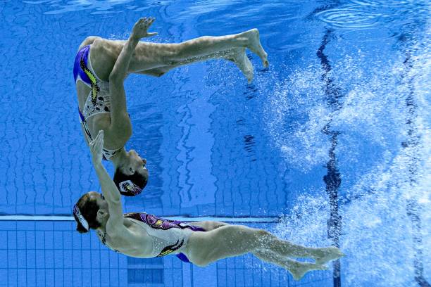 蛙泳口诀四句话：收登夹动作分解视频教学！