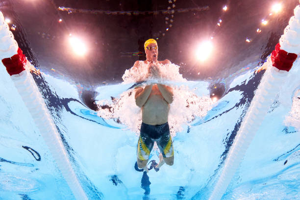 世界顶级蝶泳选手精彩集锦，感受速度与力量之美