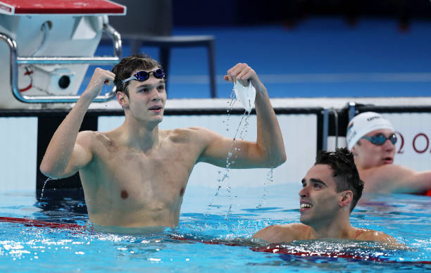 蛙泳腿部动作四阶段：收、翻、蹬、夹与滑行的常见错误与纠正