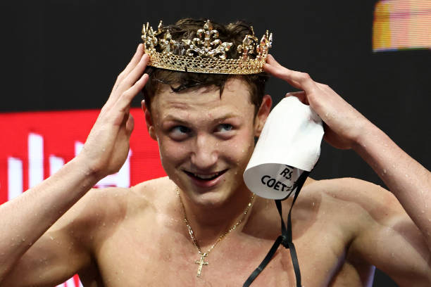 水中的友谊:和朋友们一起游泳的日子