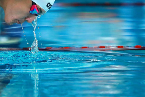 蛙泳技巧详解：从打水到换气的完整教学