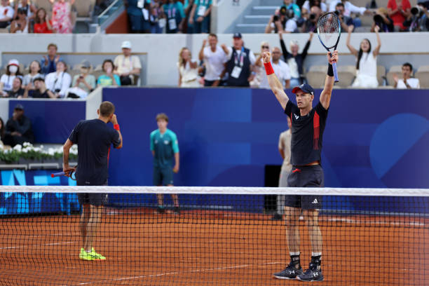 网球基础动作解析:正手与反手挥拍对比图解