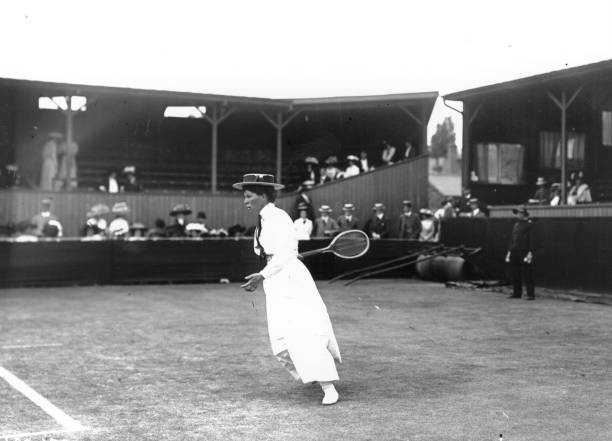 网球单局比赛：最少与最多击球数解析