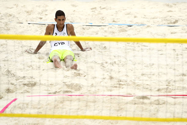 排球垫球教学：手部动作、脚步移动与节奏控制