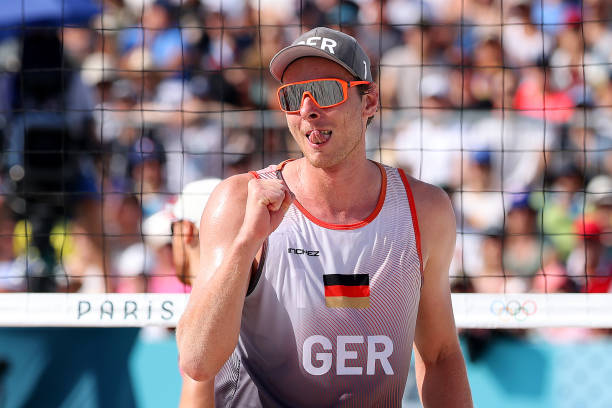 高挑身材如何驾驭牛仔裤？看惠若琪的穿搭示范