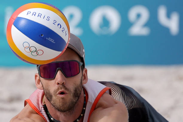 团队之魂:16号排球运动员的领导力与牺牲