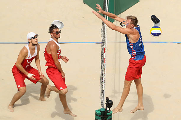 排球一传的核心要领：手型、垫击点与力量缓冲