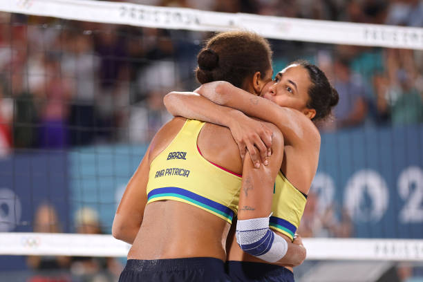 副攻手如何通过拦网和快攻影响比赛局势