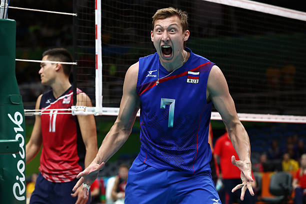 冯坤vs俄罗斯经典战役视频：分析其防守与进攻的组织策略